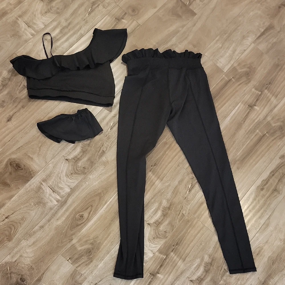 ❄️3/$30 3-Piece Elegant Black Women's Ruffle Athletic Outfit - Picture 2 of 5